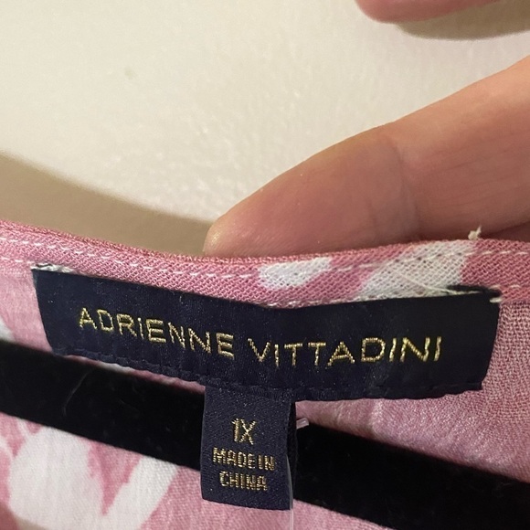 Adrienne Vittadini-NWT size 1X cold shoulder, flutter sleeve, elastic bottom - Picture 14 of 14